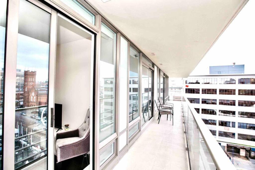 Victoria'S Best Location 2 Bedroom Luxe Condo Kültér fotó